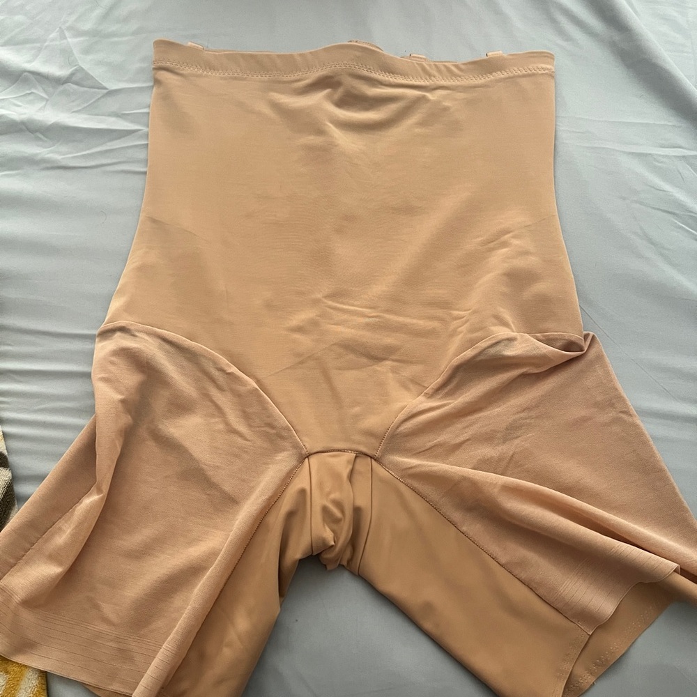 HoneyLove Body Shorts
